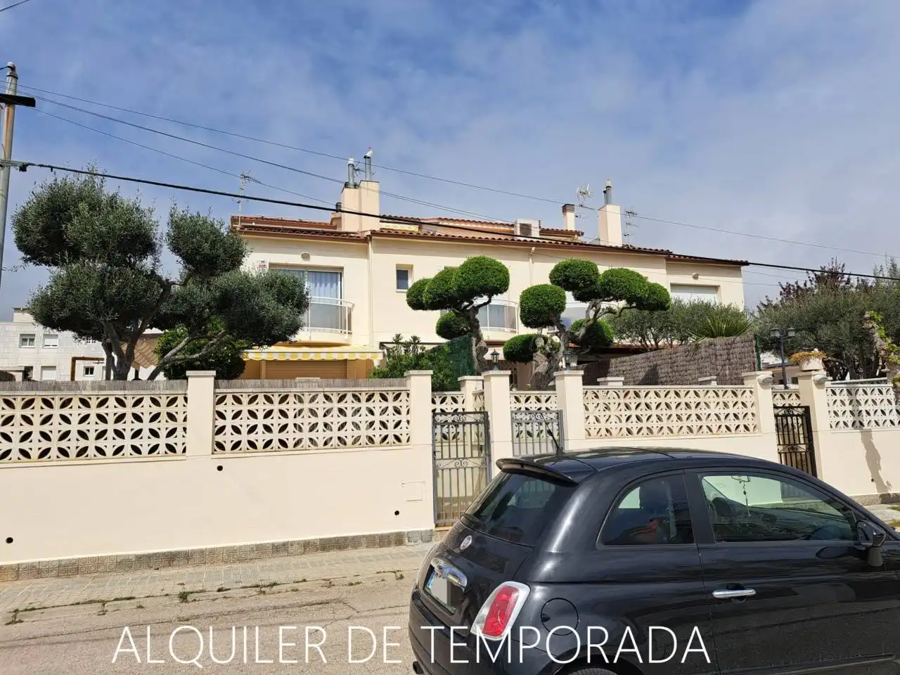 Vista exterior de Casa o xalet de lloguer en Vilanova i la Geltrú amb Aire condicionat, Calefacció i Jardí privat