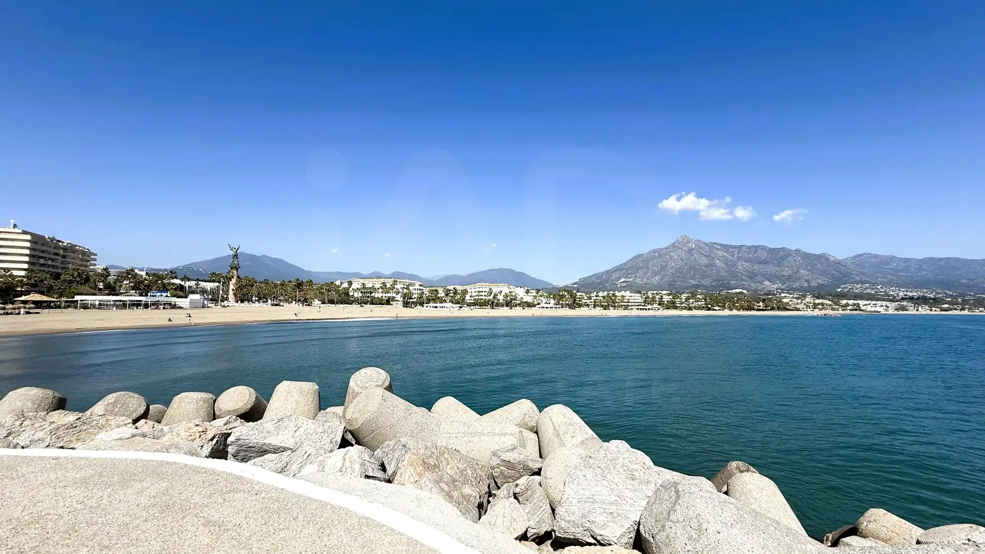 Exterior view of Flat for sale in Marbella  with Air Conditioner and Terrace
