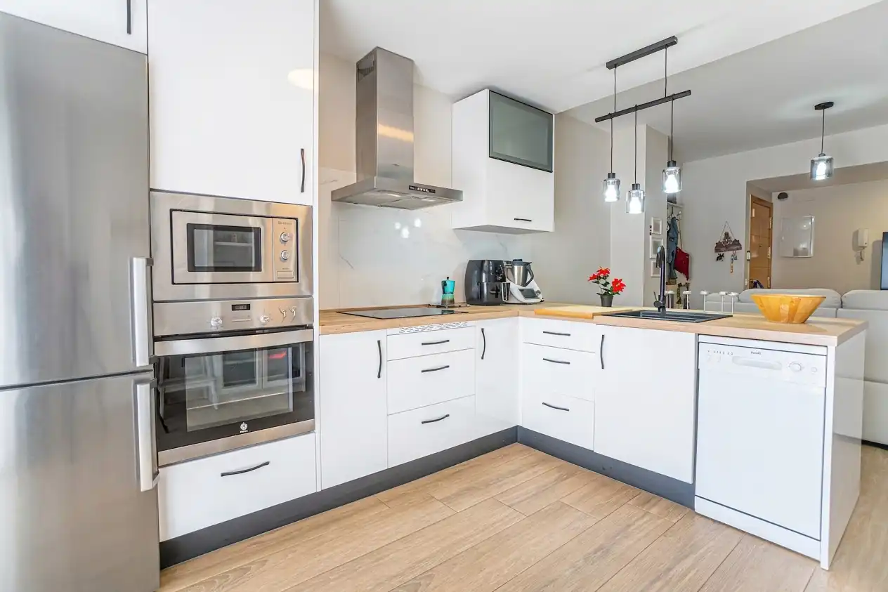 Kitchen of Flat for sale in Vélez-Málaga  with Air Conditioner, Terrace and Community pool