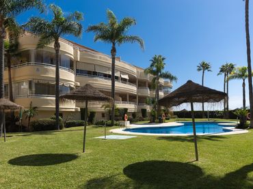 Piso con piscina en venta en Calle Torrequebrada