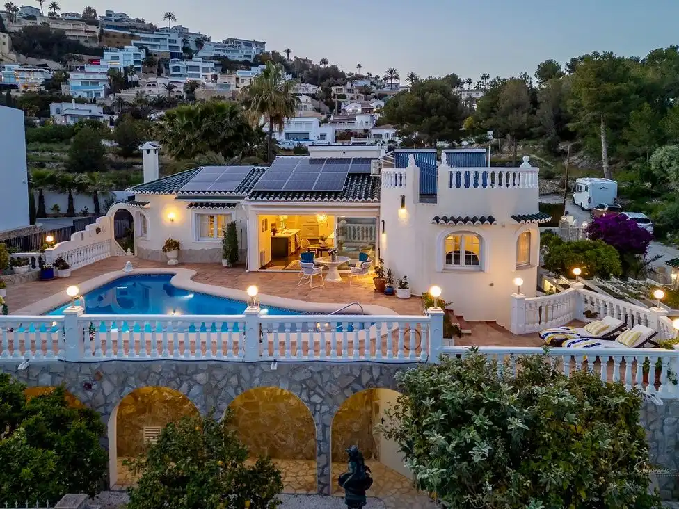 Vista exterior de Casa o xalet en venda en Moraira amb Aire condicionat, Terrassa i Piscina