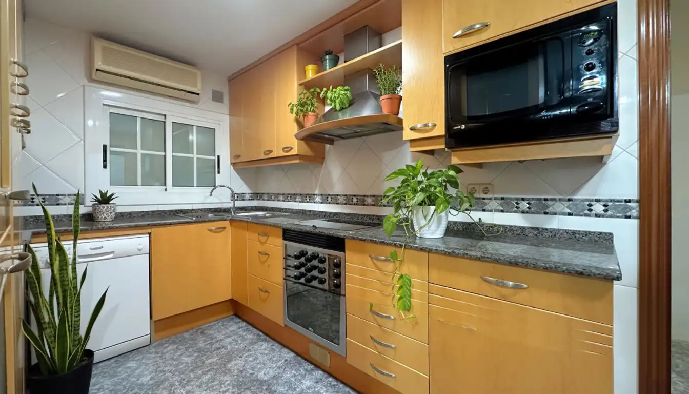 Küche von Wohnung zum Verkauf in Barcelona mit Klimaanlage und Gemeinschaftspool
