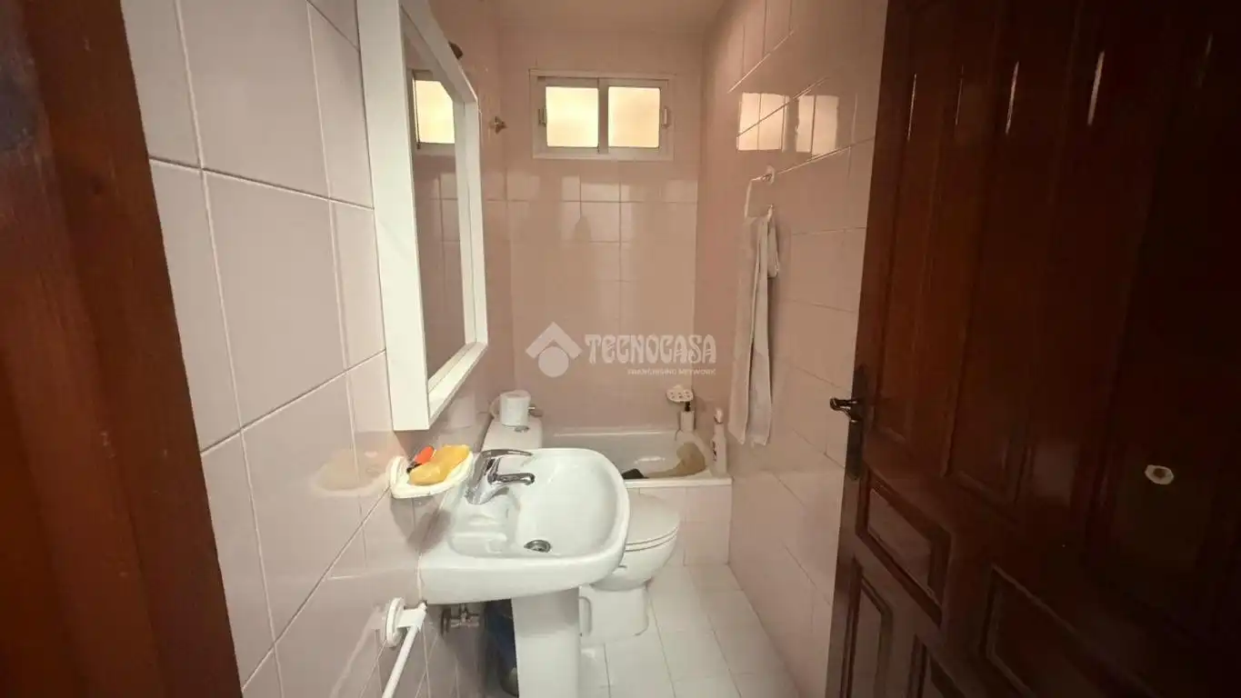 Baño de Piso en venta en Osuna con Calefacción, Terraza y Balcón