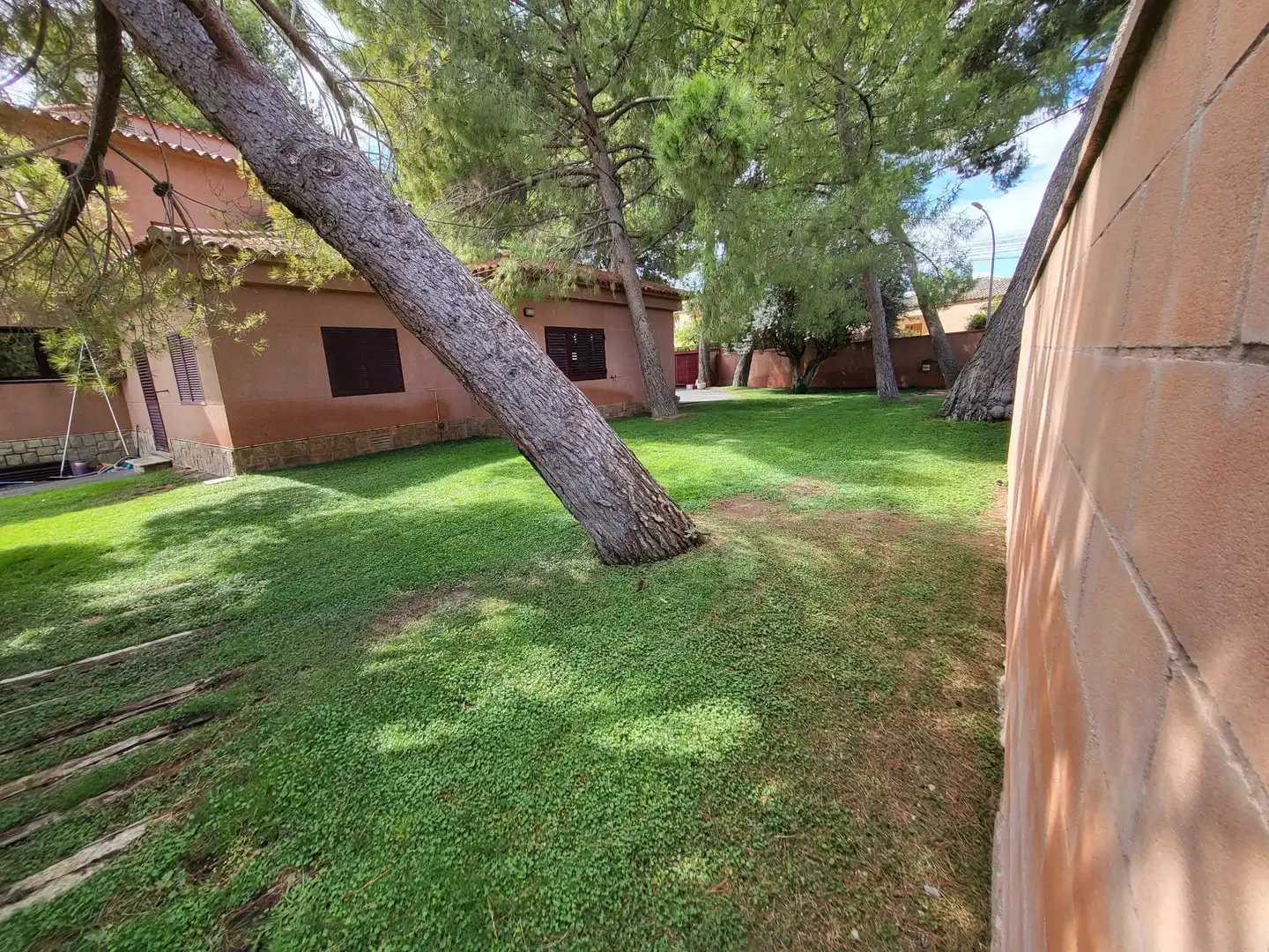 Jardí de Casa o xalet en venda en La Pobla de Vallbona amb Aire condicionat, Calefacció i Piscina