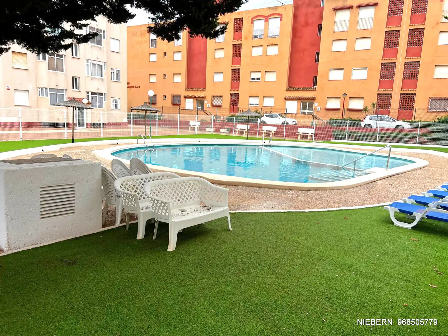 Schwimmbecken von Wohnung zum Verkauf in La Manga del Mar Menor mit Klimaanlage, Parkett und Terrasse
