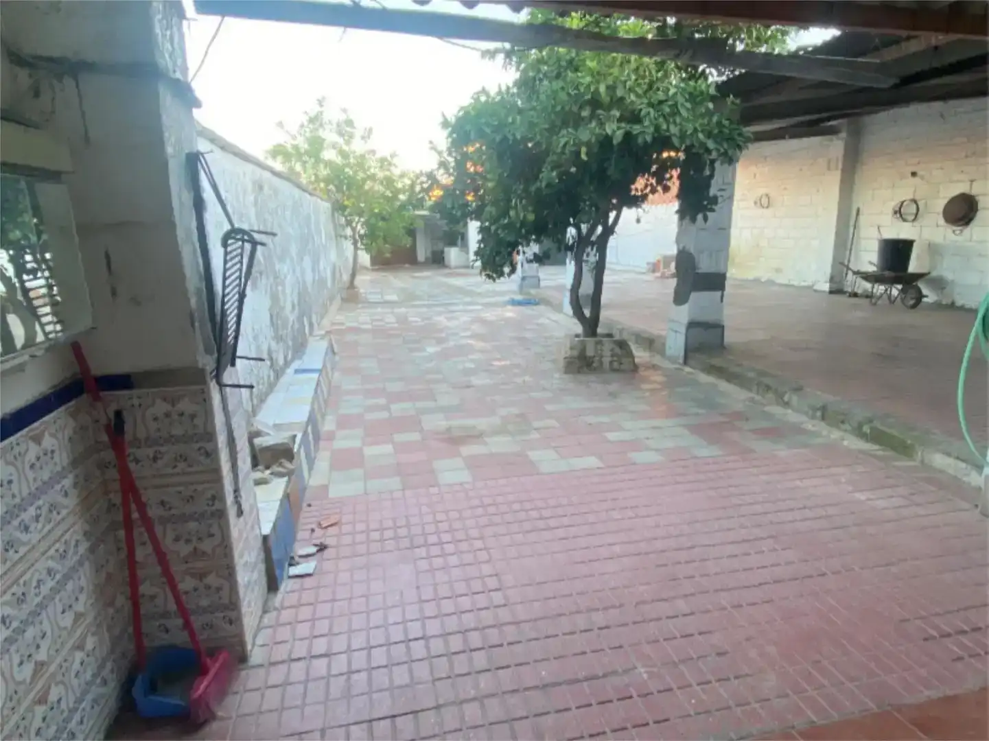 Vista exterior de Planta baja en venta en Mirandilla