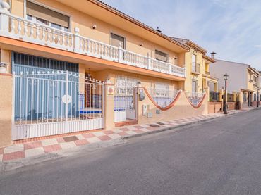 Haus mit Balkon zum Verkauf in Calle de San Guillermo