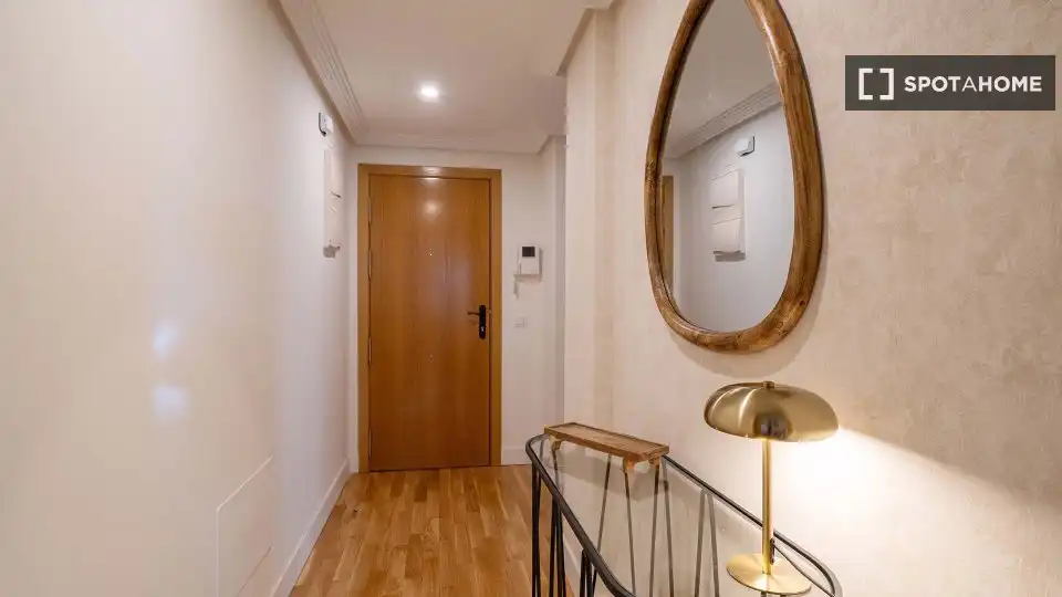 Flat for rent in Madrid  with Air Conditioner, Heating and Furnished