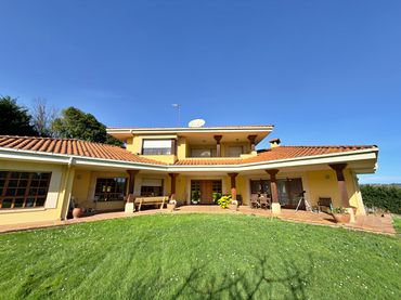 Villa mit Balkon zum Verkauf in Rural