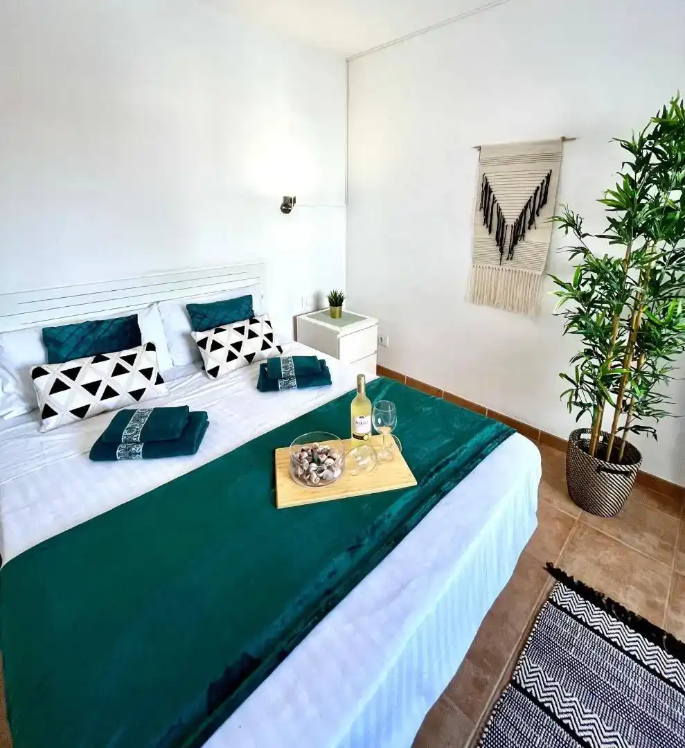 Habitación de Apartamento en venta en Adeje con Piscina y Balcón
