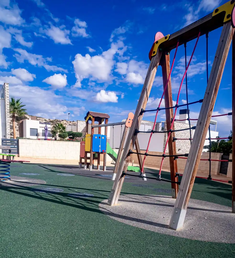 Vista exterior de Àtic en venda en Finestrat amb Aire condicionat, Calefacció i Jardí privat