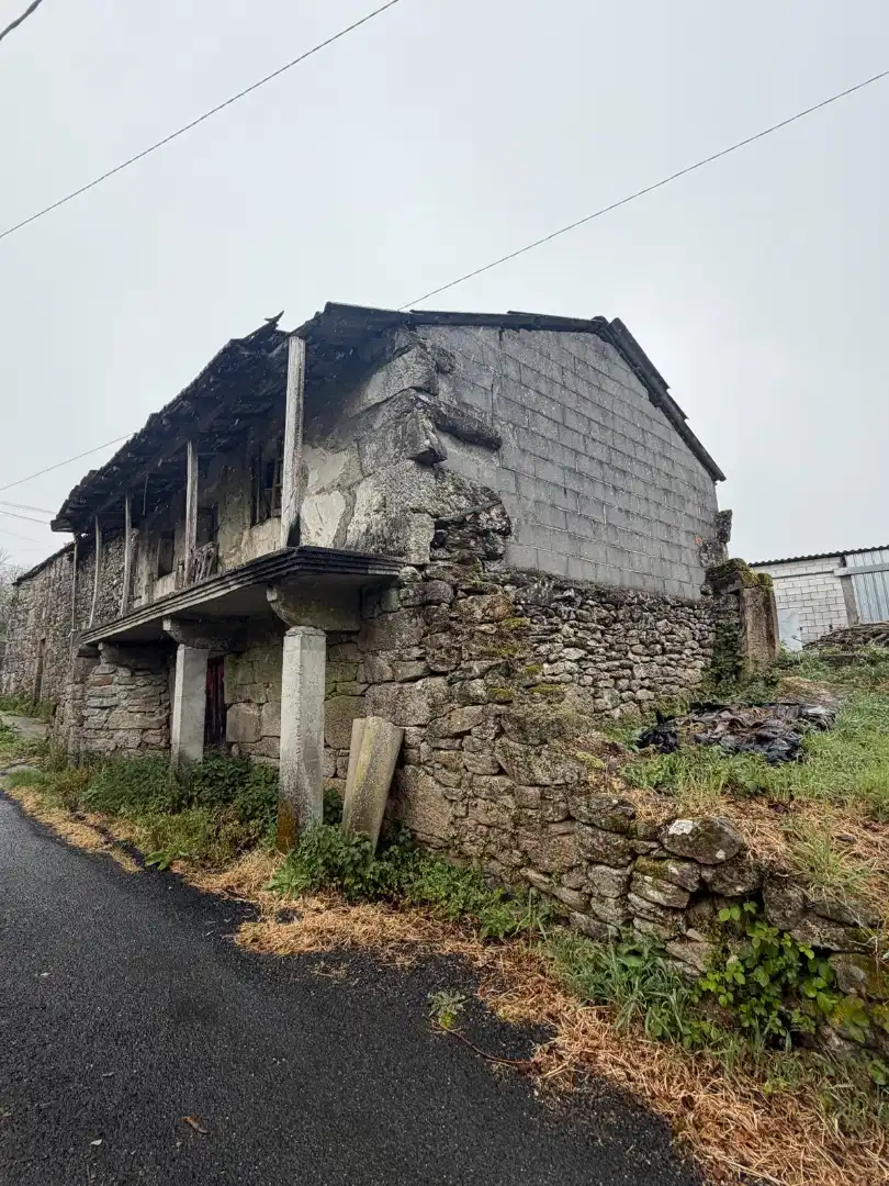 Vista exterior de Casa adosada en venda en Piñor amb Balcó