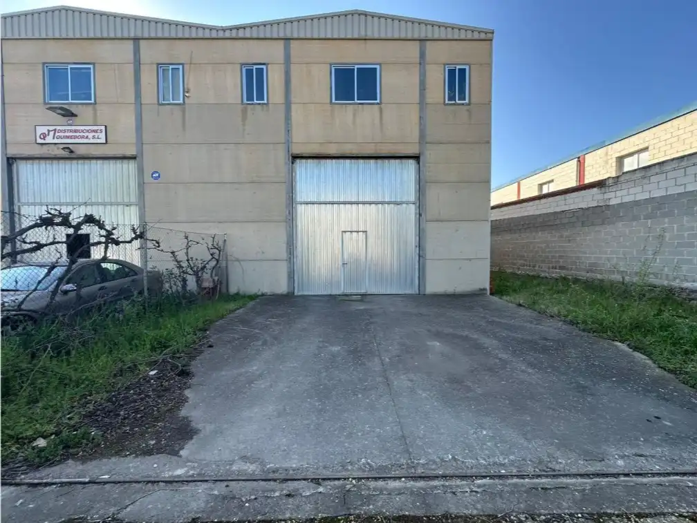 Vista exterior de Nave industrial en venta en El Álamo