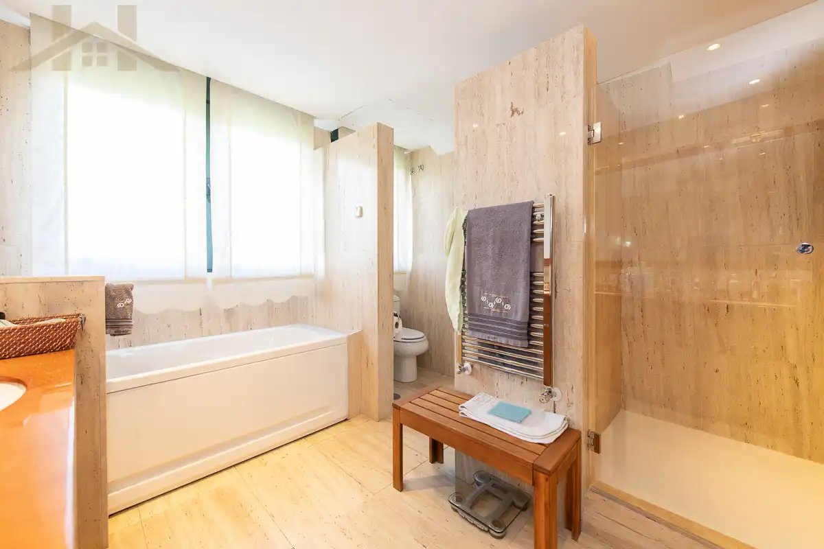 Baño de Casa o chalet en venta en Tres Cantos con Aire acondicionado, Calefacción y Jardín privado