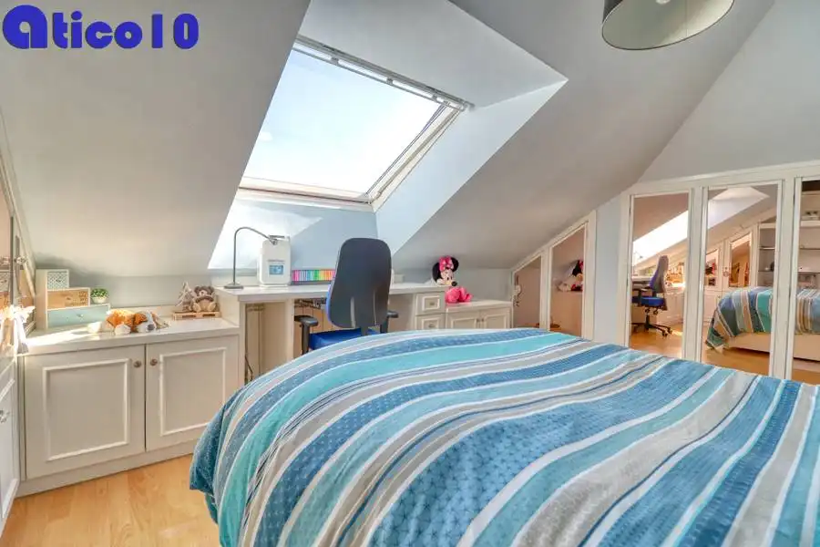Habitación de Casa o chalet en venta en Gijón  con Calefacción, Jardín privado y Parquet