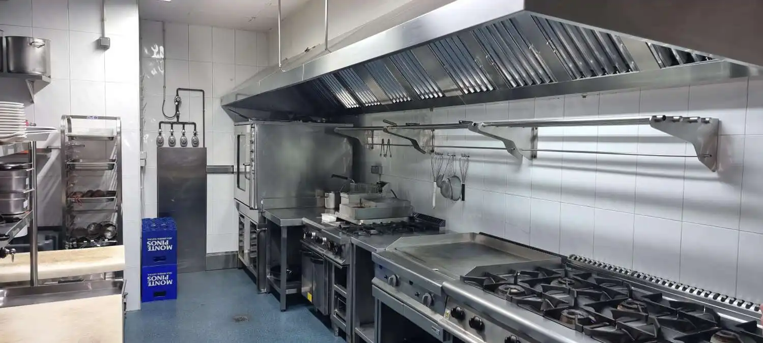 Cuina de Local en venda en Navia amb Moblat