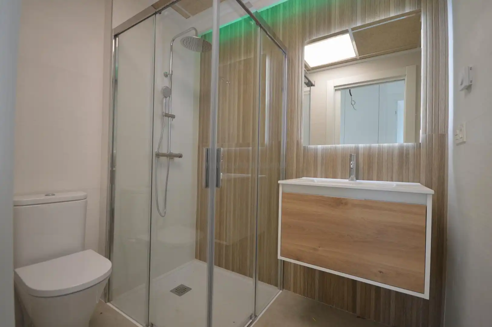 Bathroom of Apartments for rent in Torrevieja  with Air Conditioner, Heating and Terrace