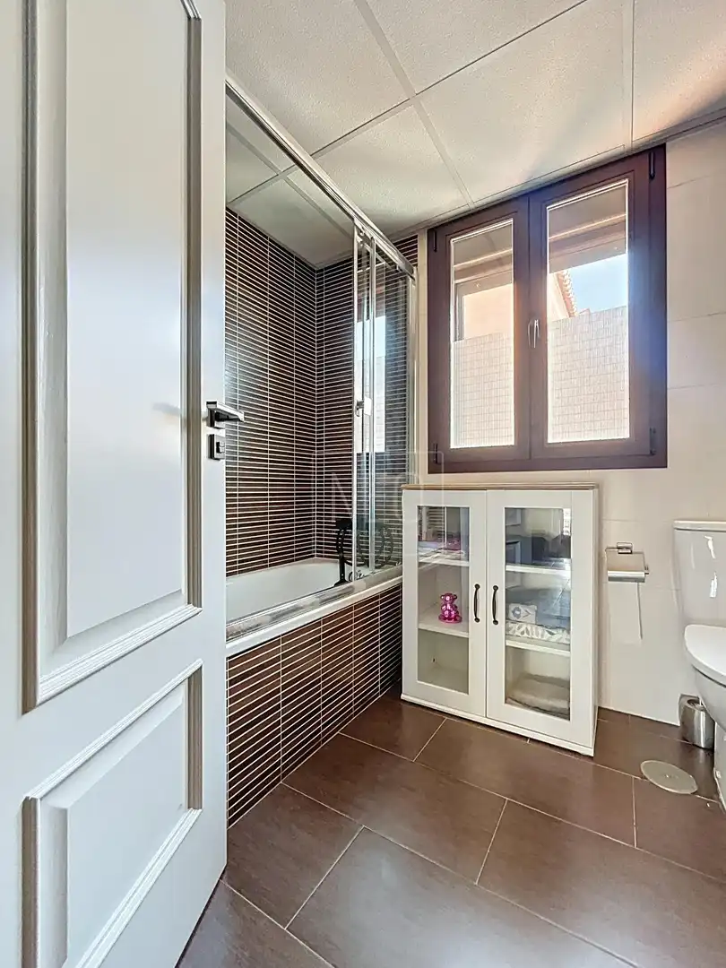 Baño de Casa o chalet en venta en Vegas del Genil con Aire acondicionado, Jardín privado y Terraza