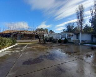 Vista exterior de Casa o xalet en venda en Sariñena amb Piscina