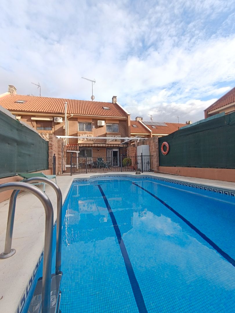 Swimming pool of House or chalet for sale in Numancia de la Sagra  with Air Conditioner, Heating and Terrace