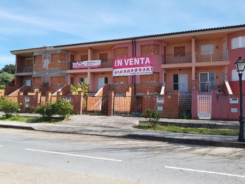 Vista exterior de Casa o xalet en venda en Pedroso de Acim amb Jardí privat