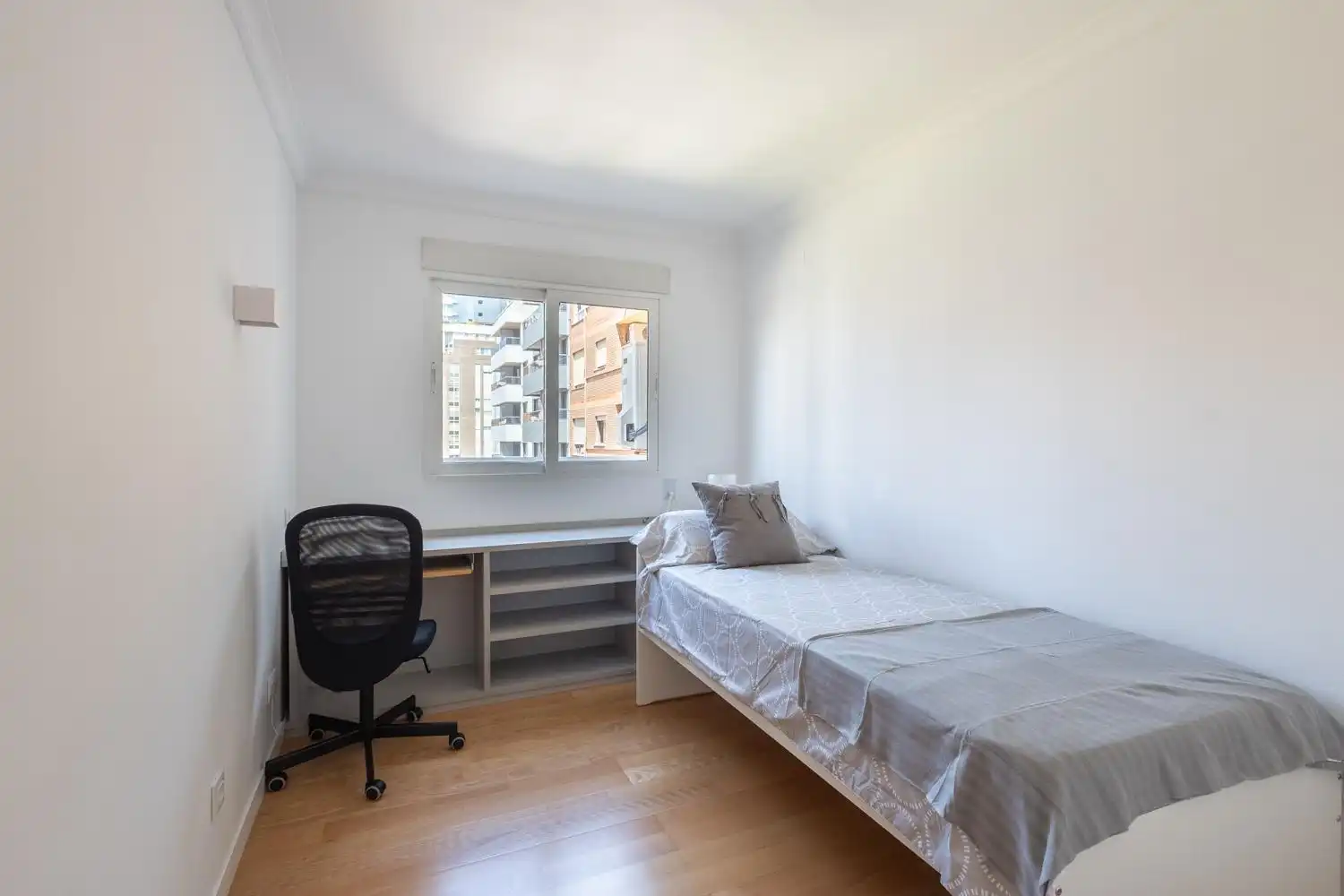 Bedroom of Flat for share in Valencia  with Air Conditioner, Heating and Balcony