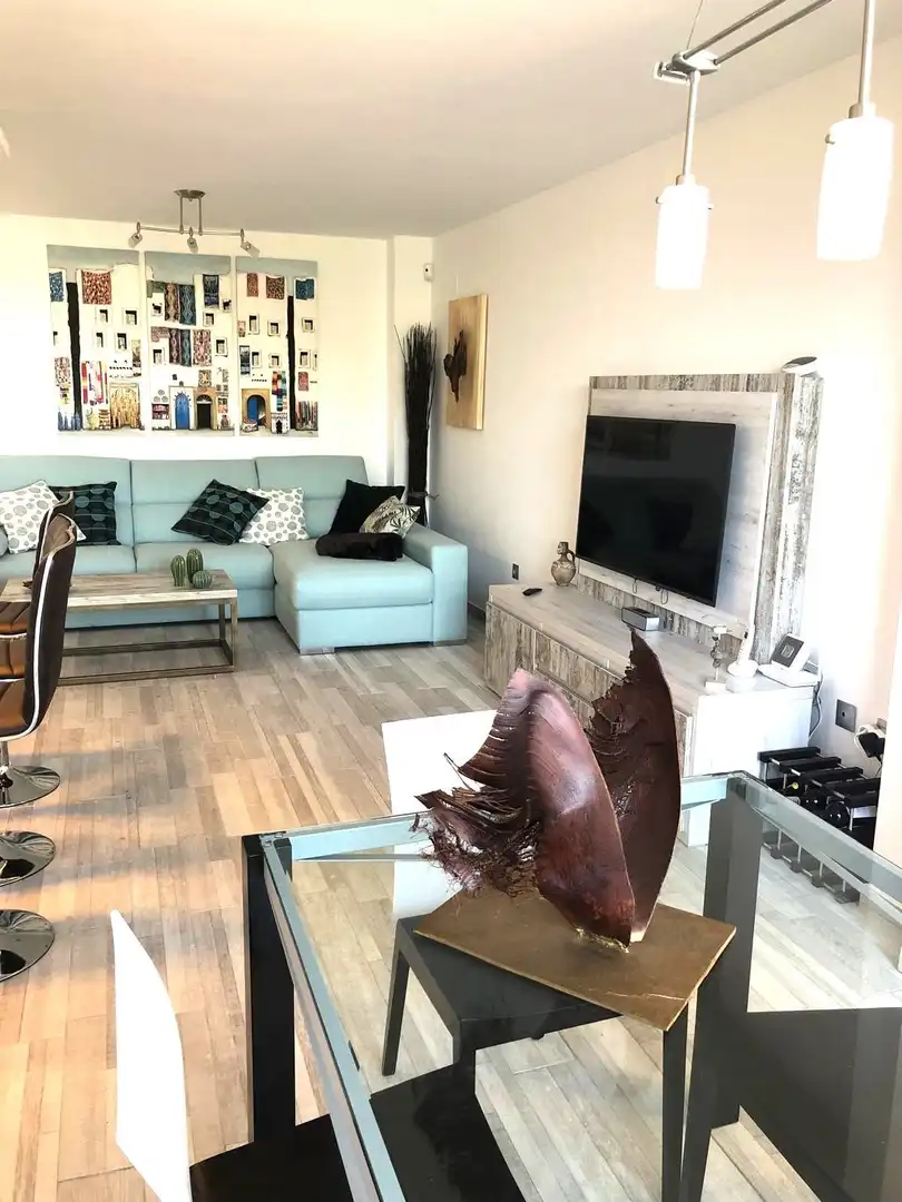 Sala d'estar de Apartament en venda en Marbella amb Aire condicionat, Terrassa i Piscina