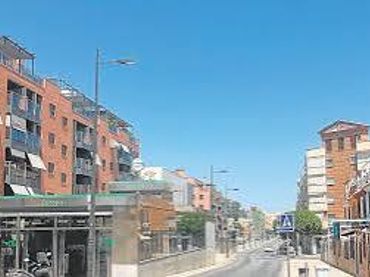 Local comercial en traspaso en Calle Calígula 60