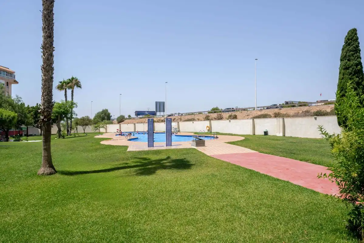Piscina de Piso en venta en Torrevieja con Calefacción, Terraza y Balcón
