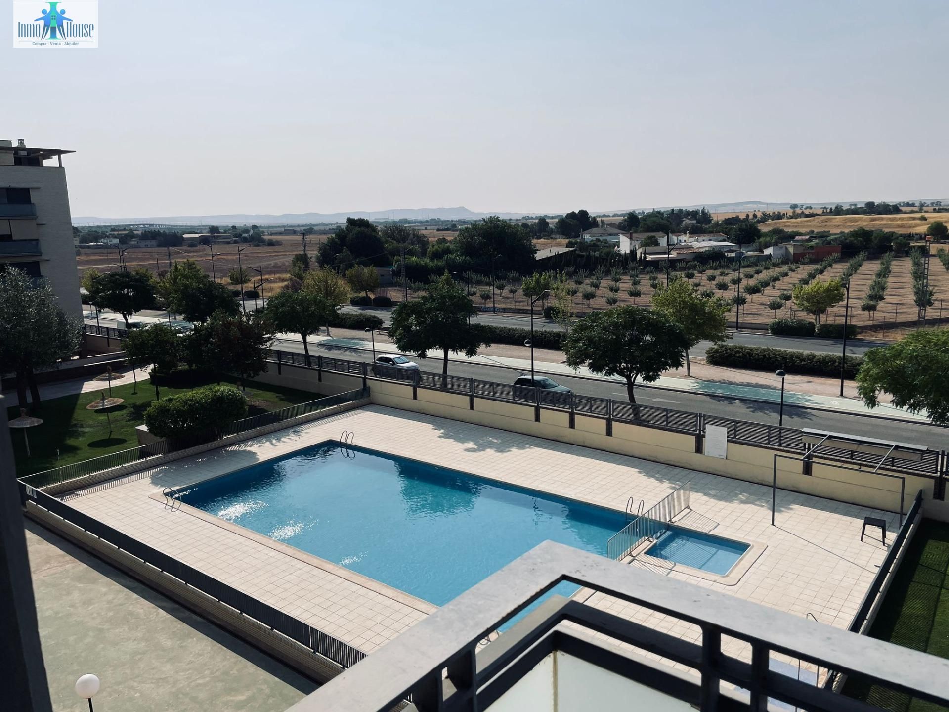 Piscina de Pis en venda en  Albacete Capital amb Aire condicionat, Calefacció i Terrassa