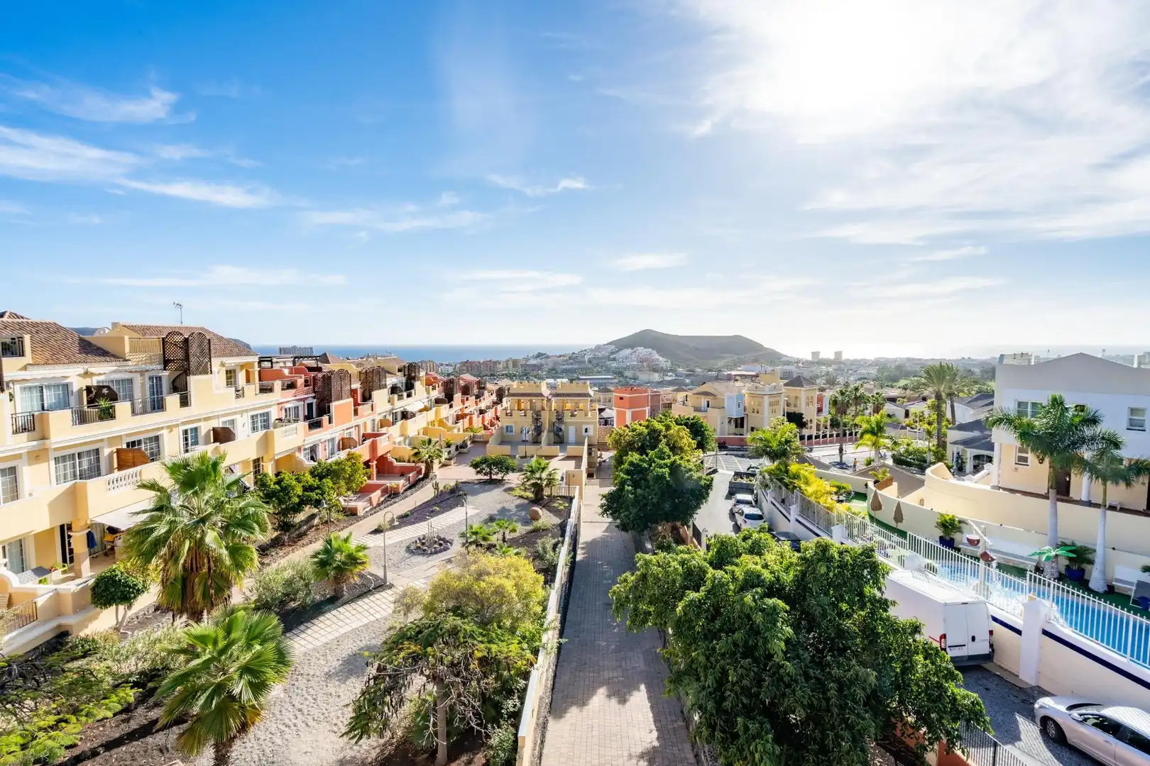 Vista exterior de Apartament de lloguer en Arona amb Jardí privat, Terrassa i Moblat