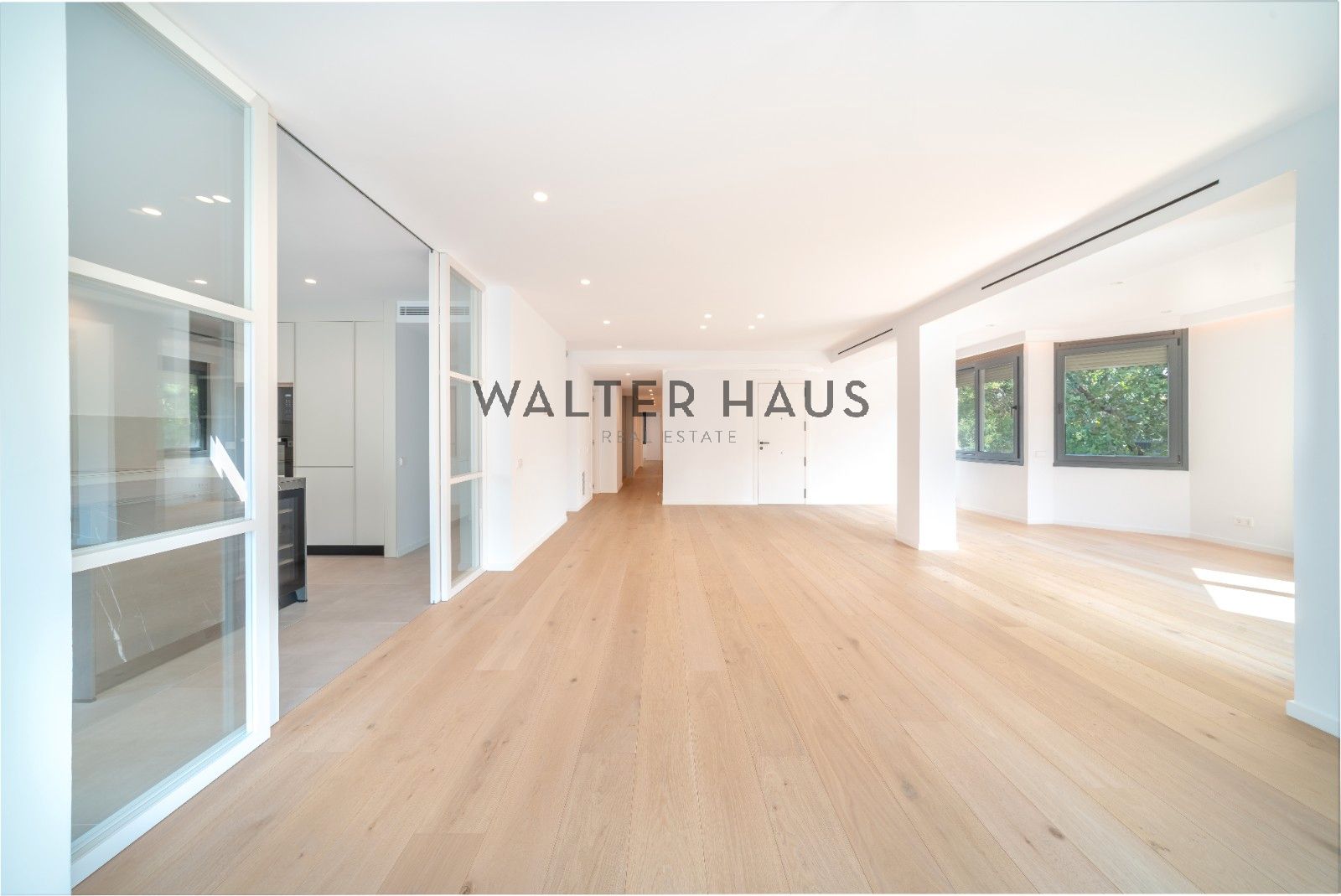 Exterior view of Flat for sale in  Barcelona Capital  with Air Conditioner, Heating and Terrace