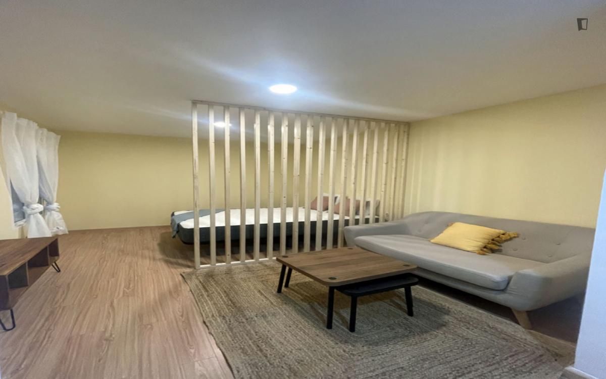 Study to rent in Campamento