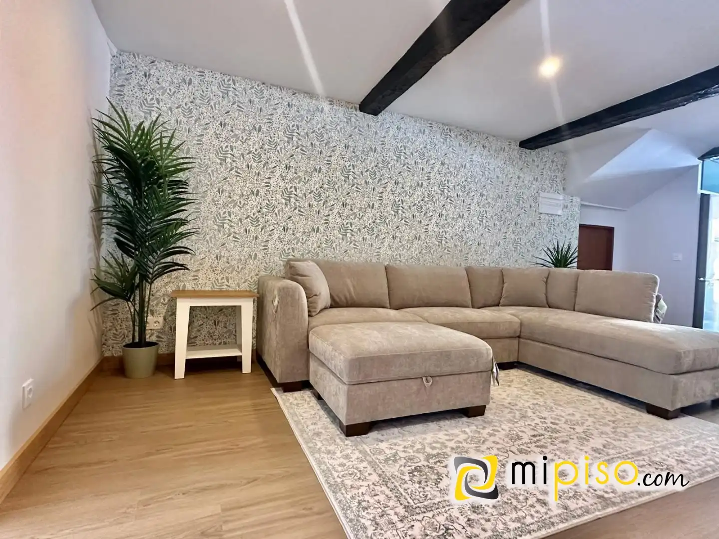 Sala de estar de Piso en venta en Laredo con Calefacción, Amueblado y Balcón