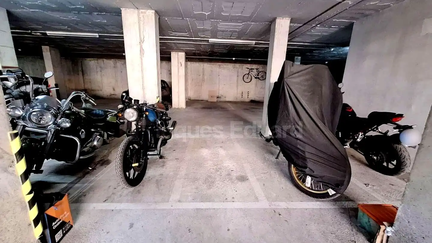 Parkplatz von Garage zum Verkauf in Argentona