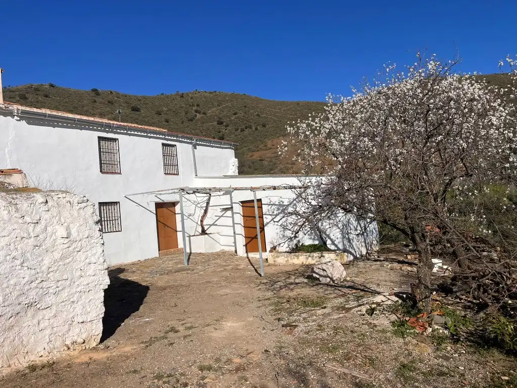 Außenansicht von Country house zum Verkauf in Casabermeja