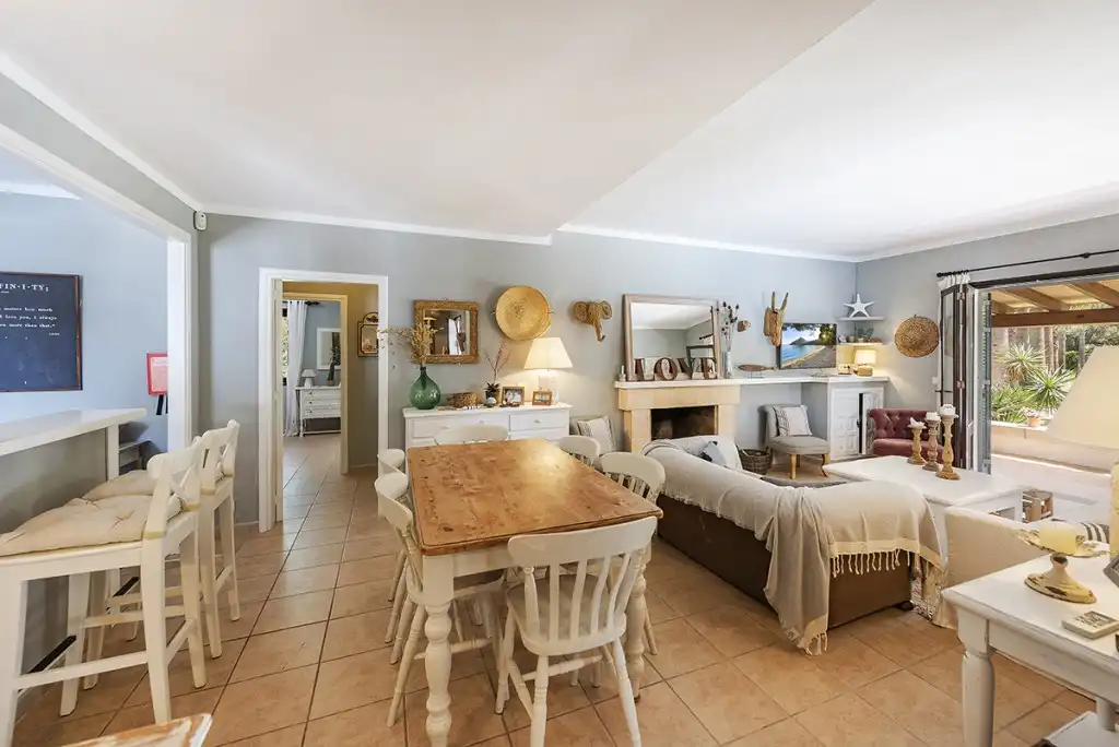 Sala d'estar de Finca rústica en venda en Pollença amb Aire condicionat, Jardí privat i Terrassa