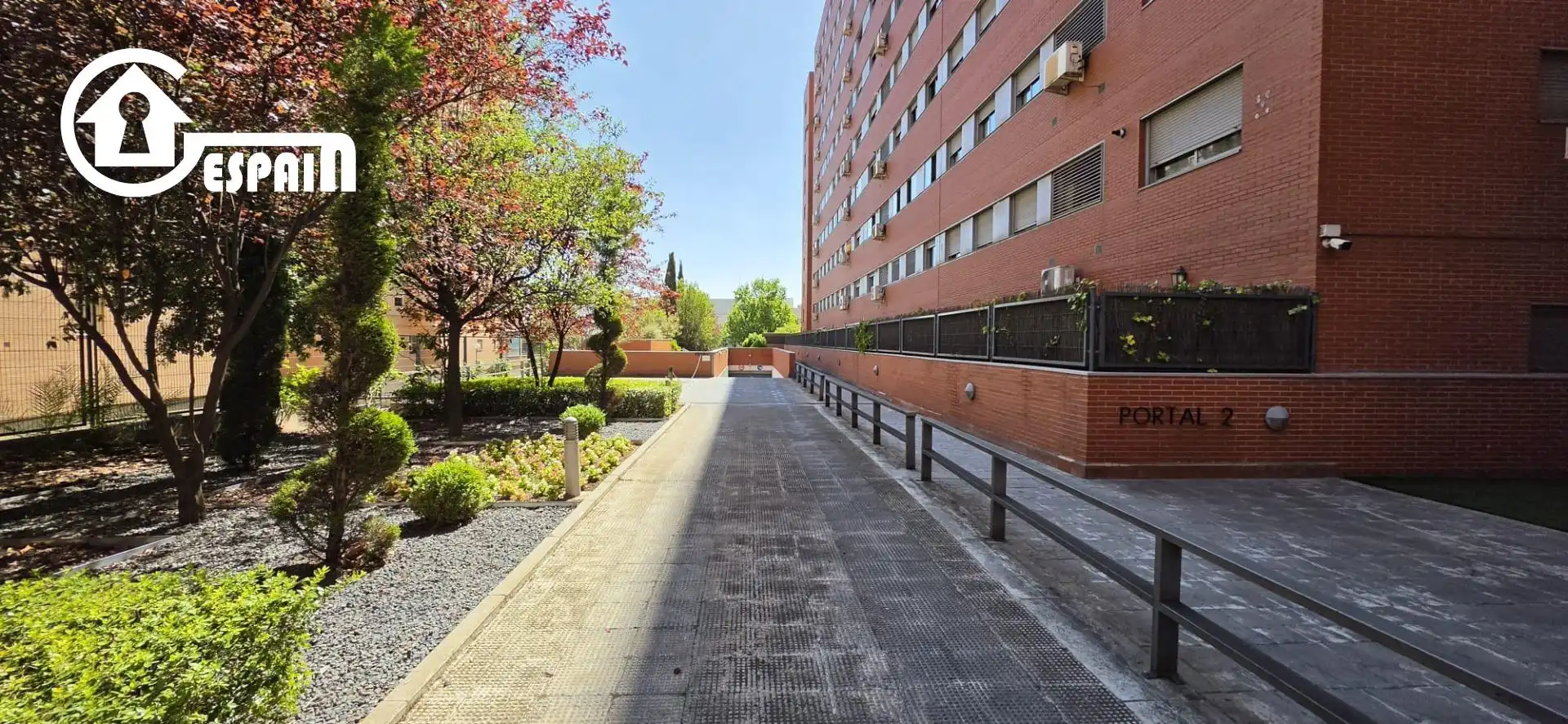 Außenansicht von Wohnung zum Verkauf in Madrid mit Klimaanlage, Heizung und Privatgarten