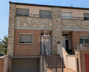 Vista exterior de Casa adosada en venda en Agramunt amb Aire condicionat, Calefacció i Jardí privat