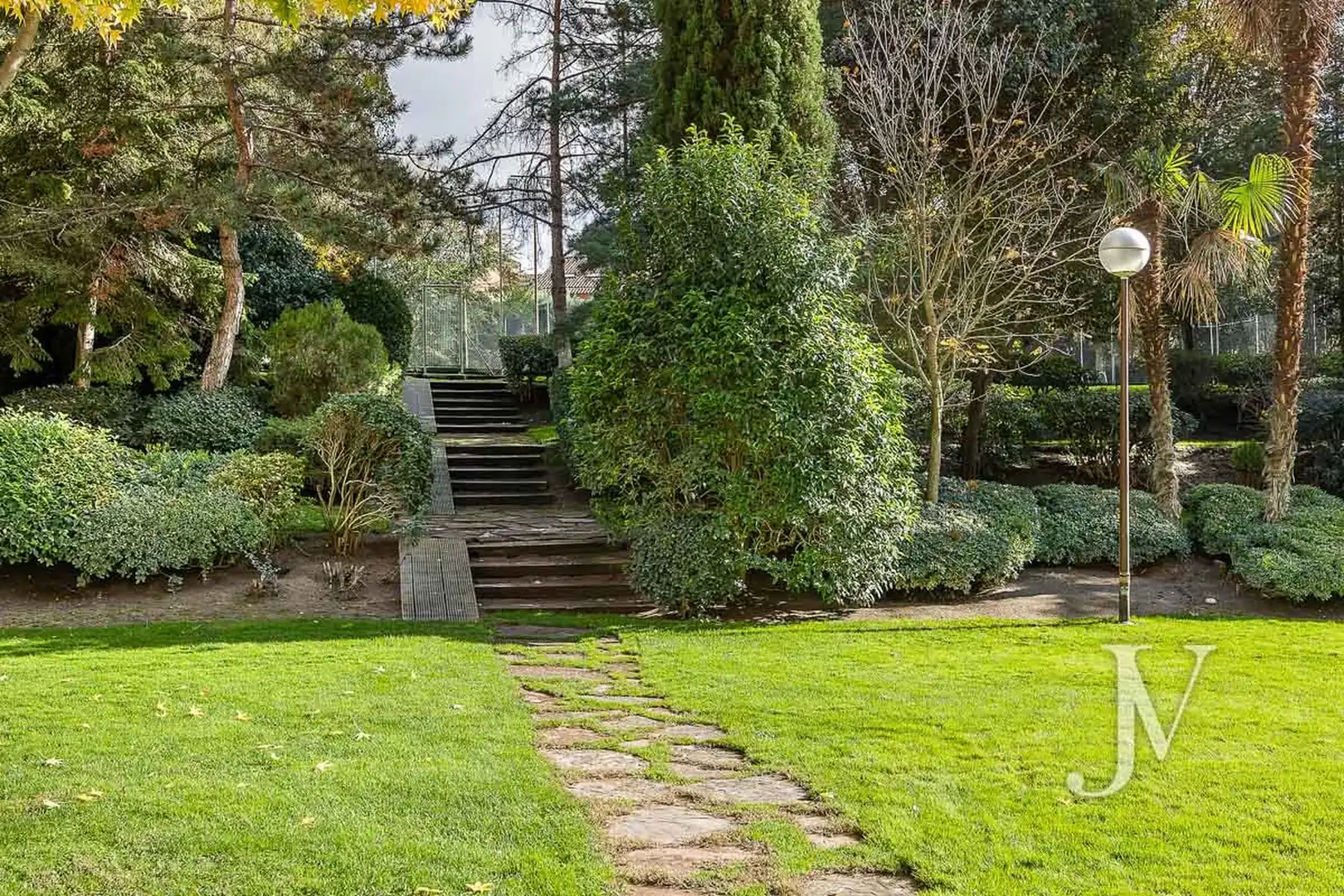Jardín de Piso en venta en Madrid con Calefacción, Terraza y Piscina comunitaria