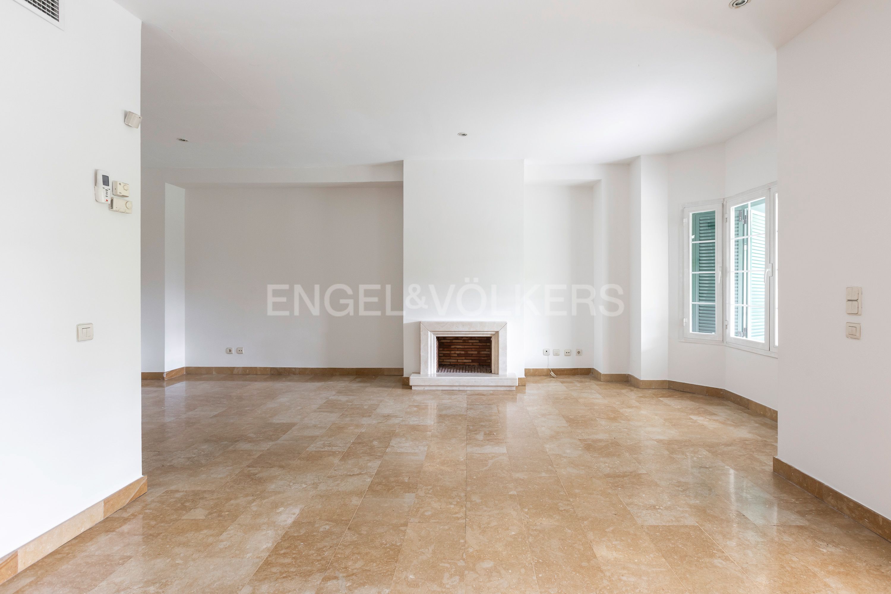 Living room of House or chalet for sale in La Moraleja  with Heating, Private garden and Balcony