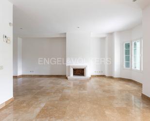 Sala d'estar de Casa o xalet en venda en La Moraleja amb Aire condicionat, Calefacció i Jardí privat