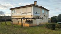 Vista exterior de Casa o xalet en venda en Abegondo amb Calefacció, Jardí privat i Parquet