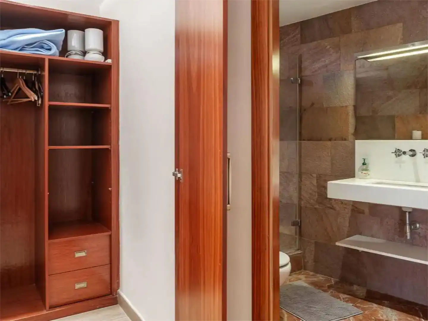 Baño de Finca rústica de alquiler en Lloret de Mar con Aire acondicionado, Jardín privado y Piscina