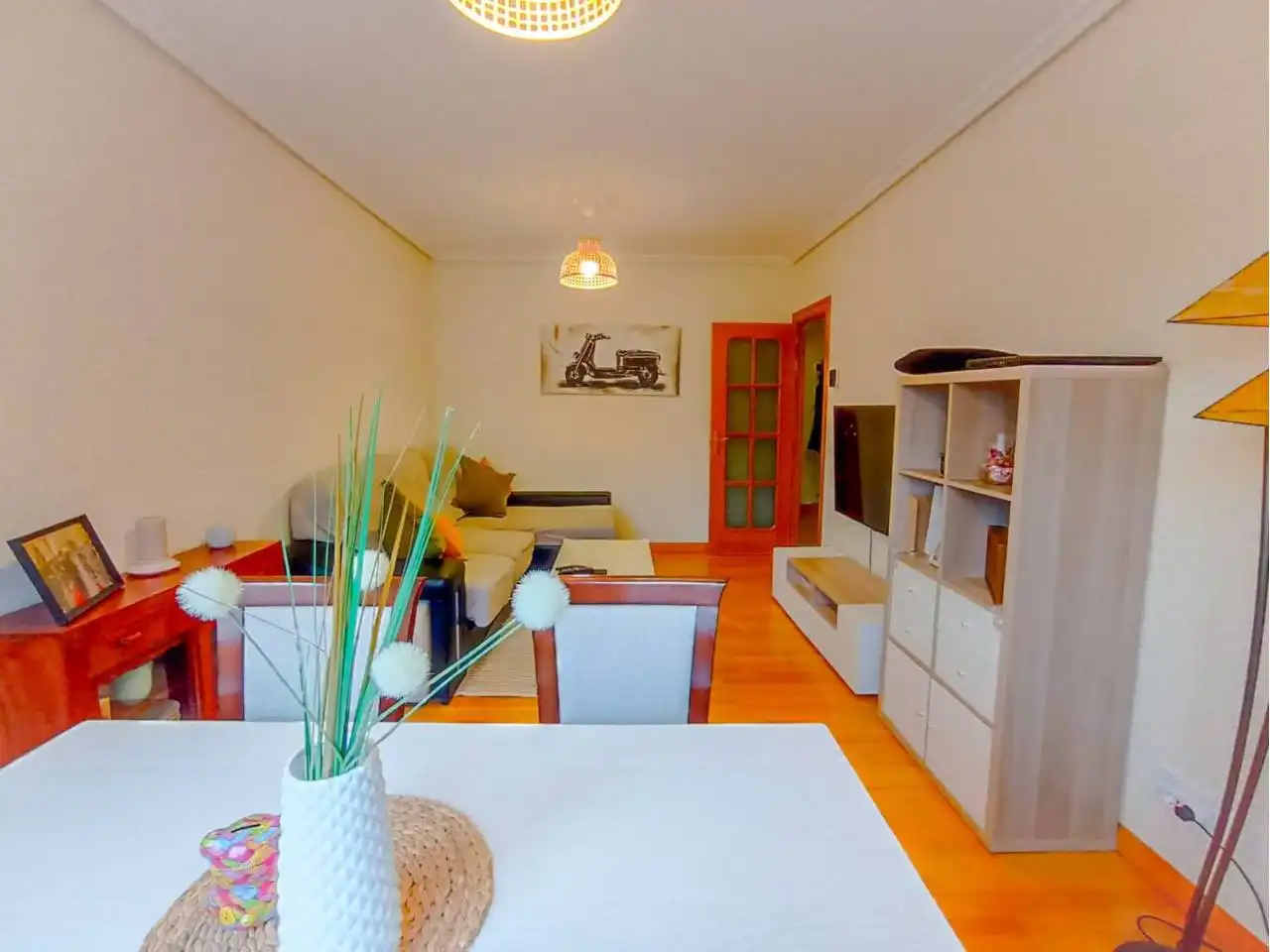 Sala d'estar de Apartament en venda en Burgos amb Calefacció, Parquet i Traster