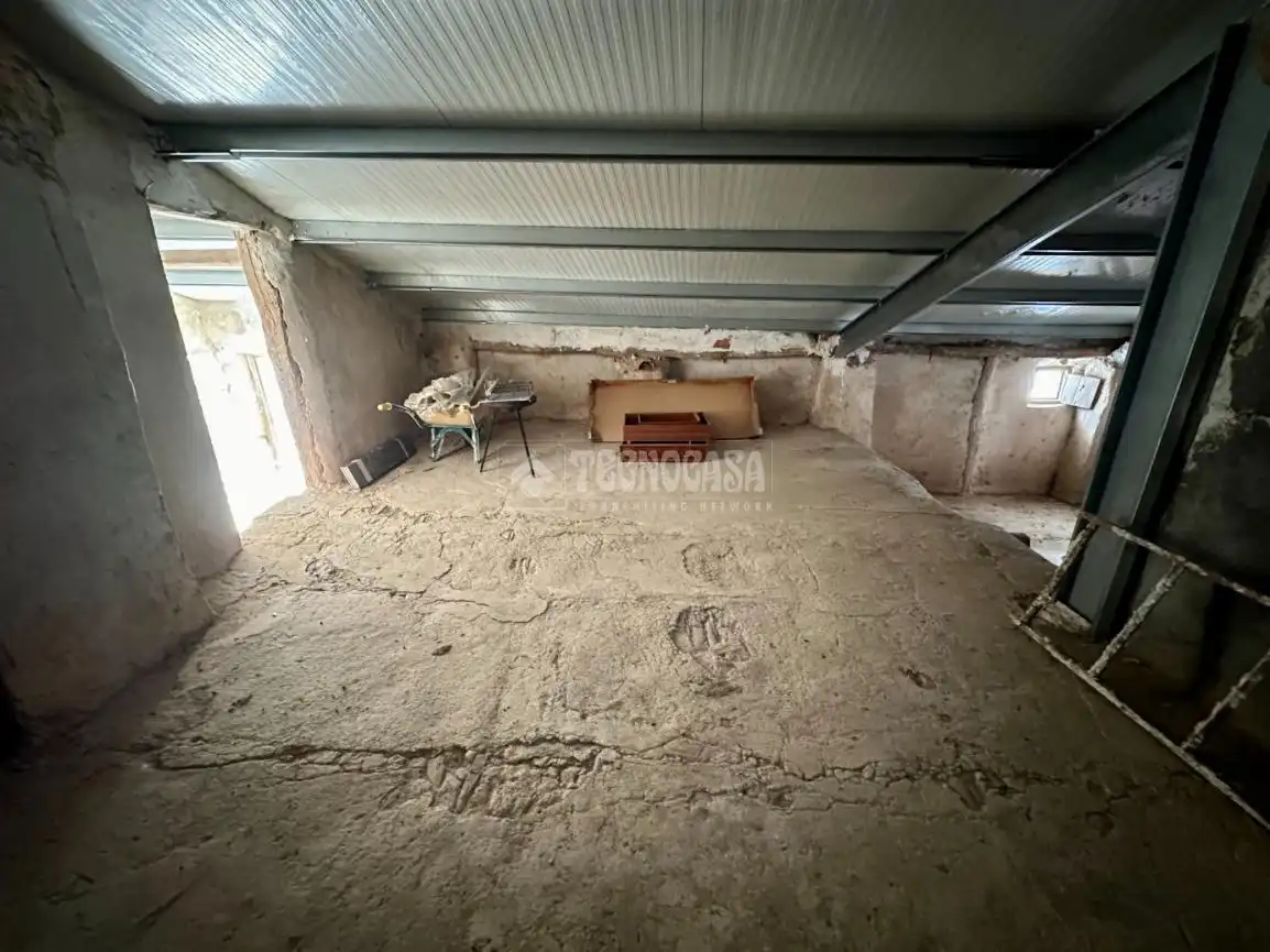 Casa adosada en venda en Los Santos de la Humosa amb Calefacció