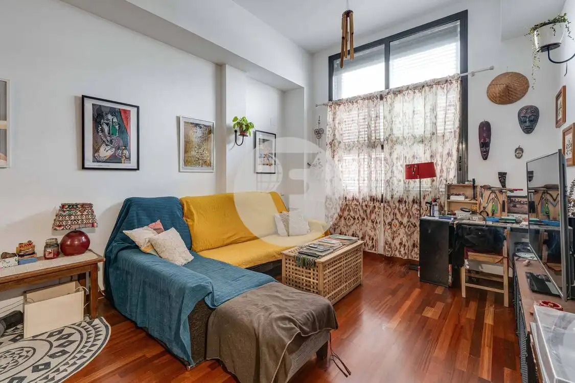 Sala d'estar de Planta baixa en venda en Barcelona amb Traster