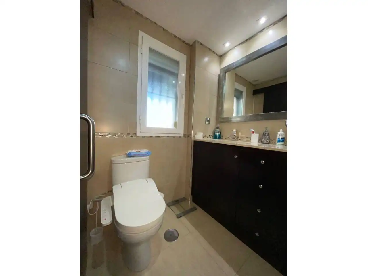Baño de Piso de alquiler en Estepona con Aire acondicionado, Calefacción y Terraza