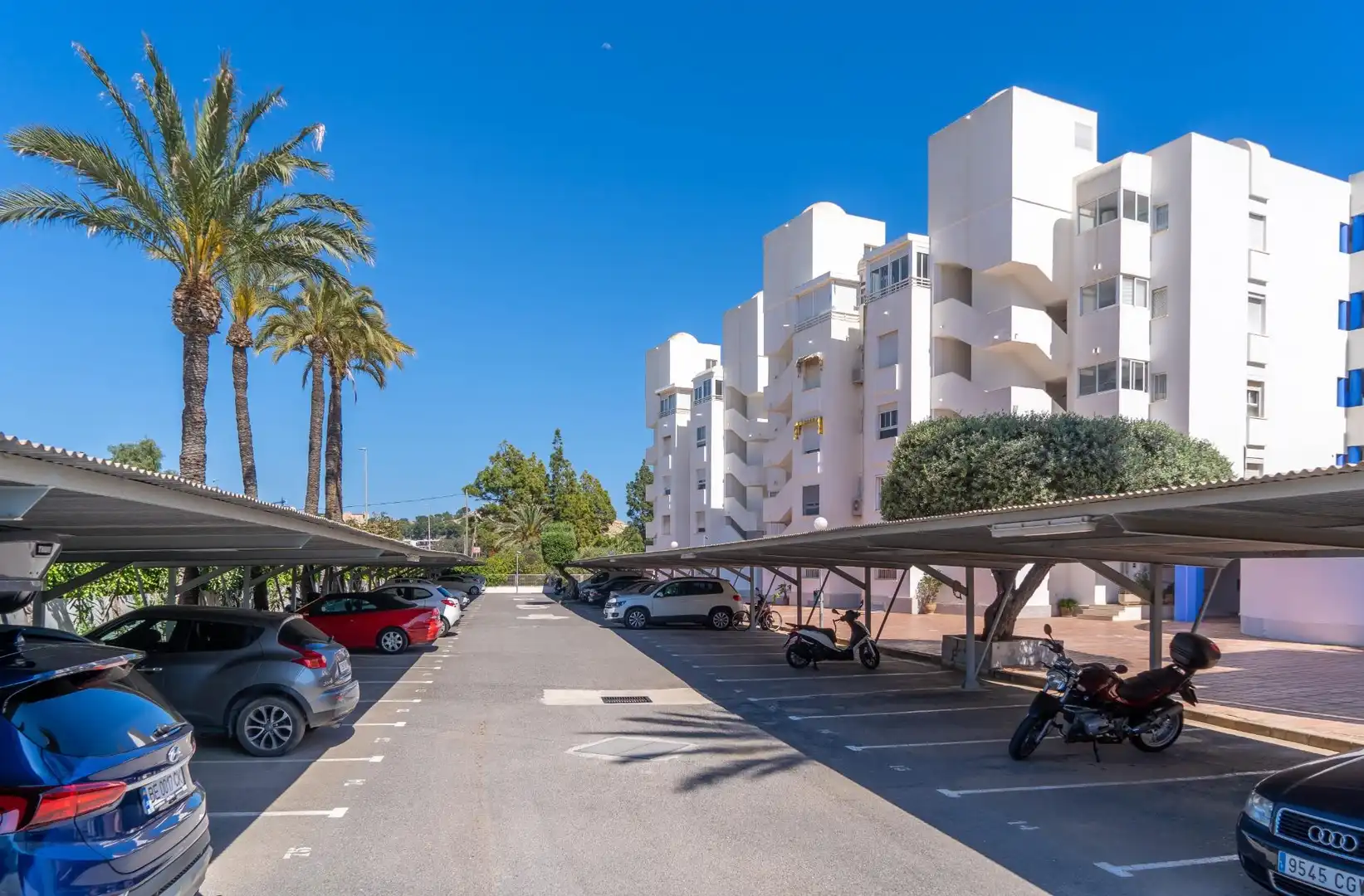 Aparcament de Casa adosada en venda en Villajoyosa / La Vila Joiosa amb Aire condicionat, Moblat i Piscina comunitària