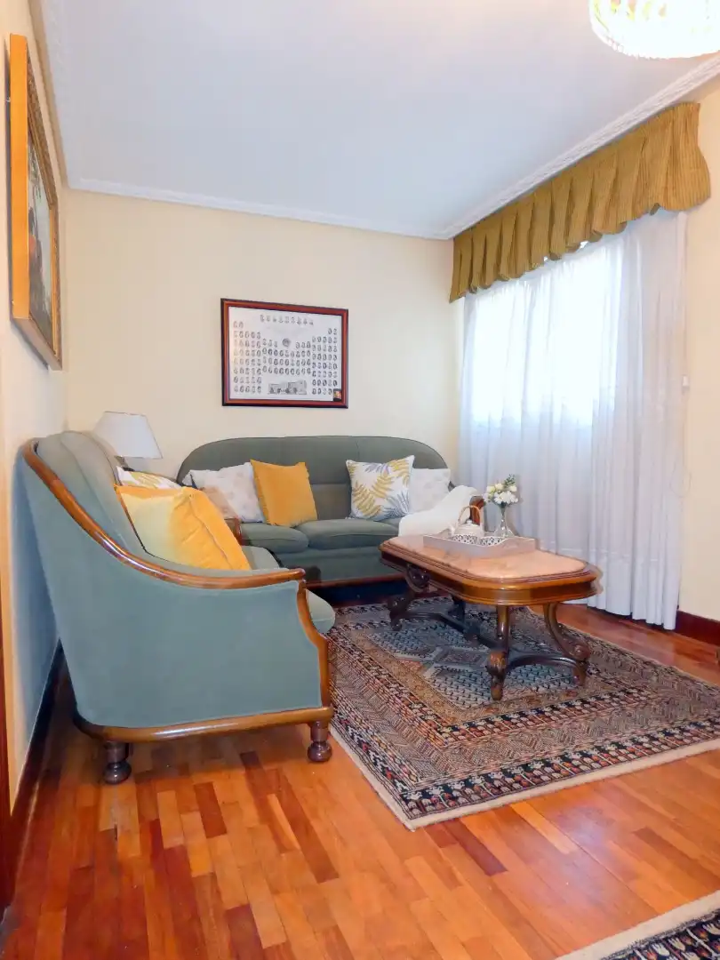 Flat for sale in Karmelo Kalea, Santutxu - Basarrate